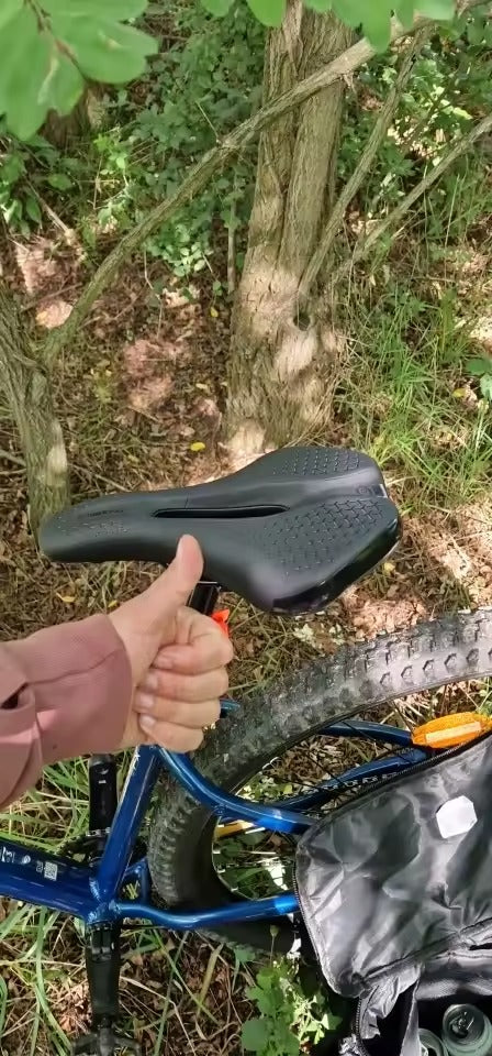 Enfant dormant avec l'oreiller Le P'tit Loup